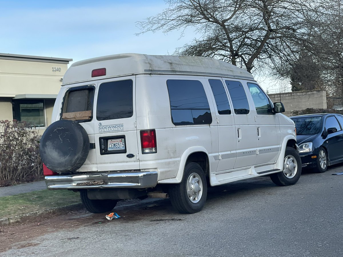 Shaakeal_Oneil's tweet photo. @CMSaraNelson @SeattleCouncil @SeattlePD @MayorofSeattle @komonews @fox13seattle @KING5Seattle @KIRO7Seattle @PSETalk @CityofSeattle These two vehicles: White Ford Van (brothel/drug den on wheels) LP: CEM6515 and a Green Dodge Van LP: CGM2115 are both involved in sex trade activities and are responsible for their fair share of the toxic trash and garbage that litters #LictonSprings https://t.co/BAIonNQcXG