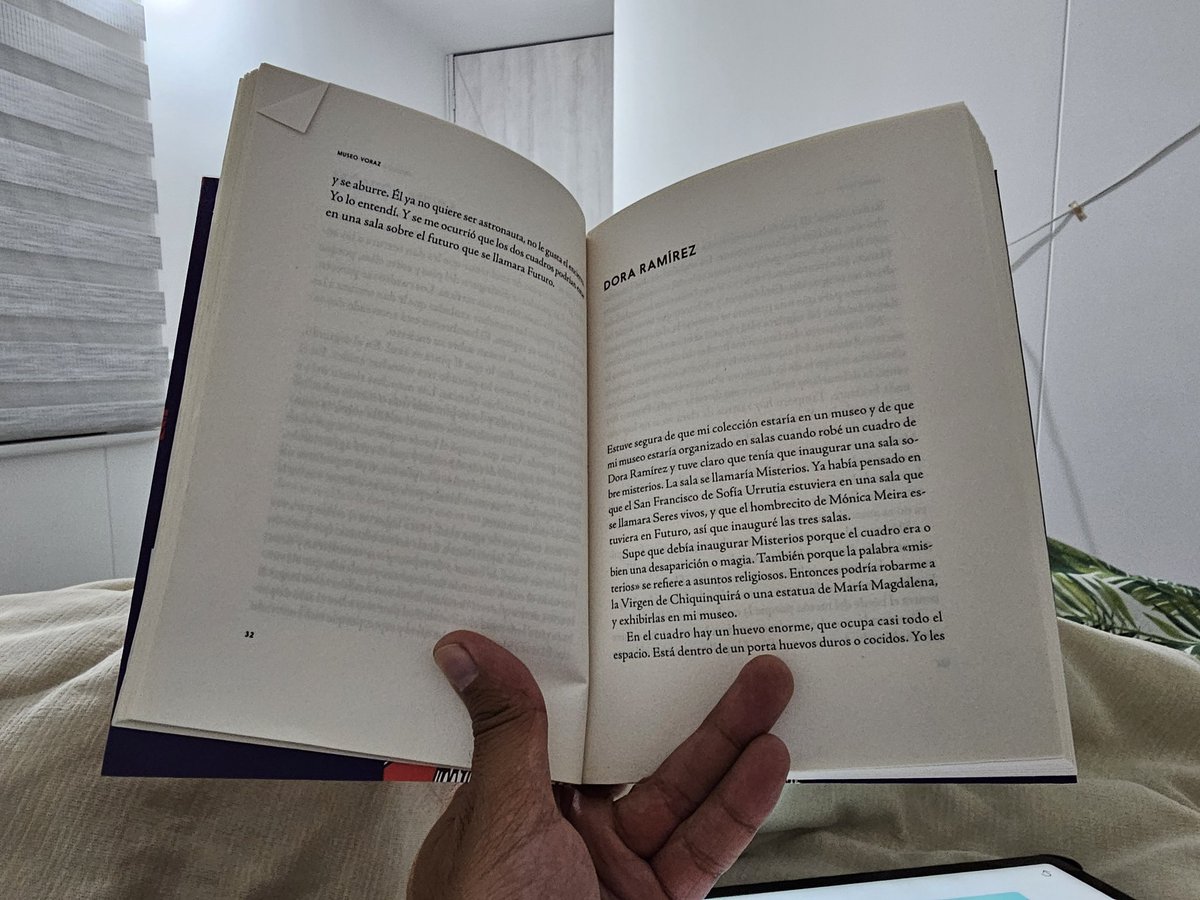 Este libro inspiró mi curiosidad desde la representación del arte de una espectadora a traves del texto después de ver una obra, que ahora yo leo e intento representar desde mi imaginación. No sé dibujar, pero no quería dejar de hacerlo. @aavilita #Museovoraz #DoraRamirez