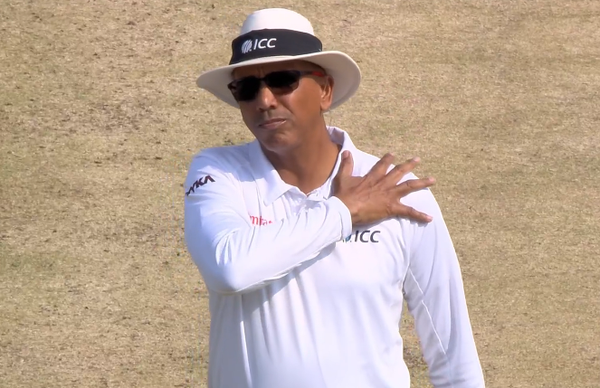 FlashCric's tweet image. Ashwin running on the pitch and after the warning from yesterday five penalty runs have been award to England.

#INDvEND #INDvsENG