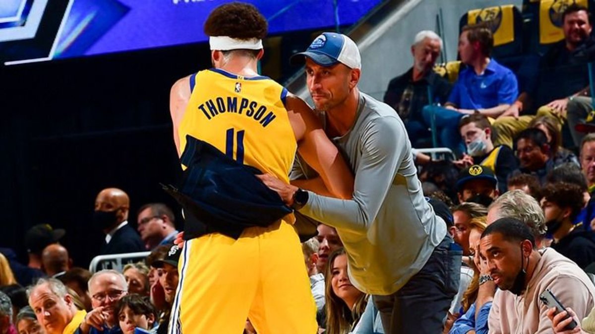 Klay Thompson sobre ser sexto hombre:

"Esta mañana tuve una gran charla con Steve Kerr, y me dijo que tenía dos opciones: deprimirme o salir a la cancha y responder.

Lo hice bien hoy, y lo más importante es que me di cuenta que puedo jugar bastantes minutos igual. Tengo que