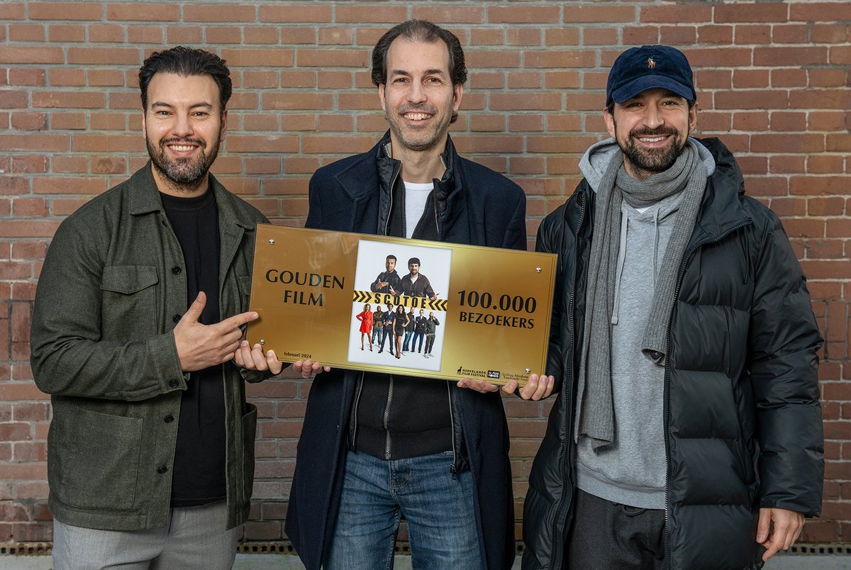🎉100.000 bezoekers voor SCOTOE! 🎉
De komedie geregisseerd door Jamel Aattache, Mohamed Chaara en Sinan Eroglu heeft hiermee de Gouden Film in de wacht gesleept!

👀 Nog niet gezien? Kijk nu waar deze film draait via ➡️ filmfestival.nl/nieuws/gouden-…

📸©Friso Spoelstra