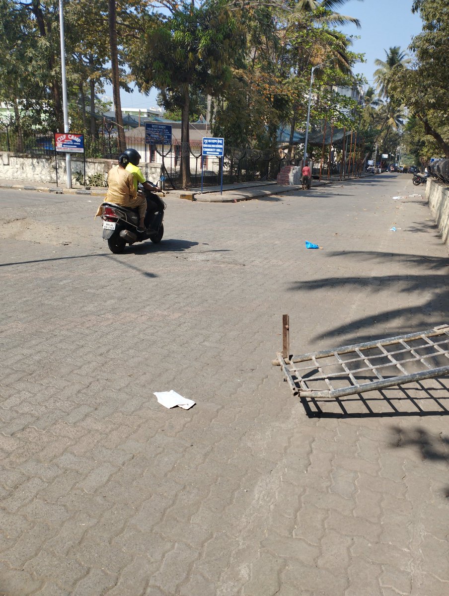 2014Sunny2009's tweet image. Pillion without helmet at Sector-7 Antophill, Mumbai. Bike no. MH46AN2543. Please take necessary action. #mumbaiTafficPolice #MTPHereToHelp #MumbaiPolice #CPMumbaiPolice