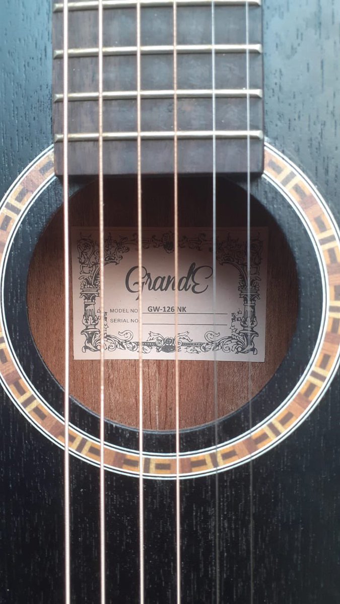 zeussuns's tweet photo. for sale gitar ini gatau ini tipe sm modelnya apa dijual 600k ori masih baru jarang banget dipake

#zonauang #forsale #dijual #gitar #zonajajan https://t.co/84LqHRoX4b