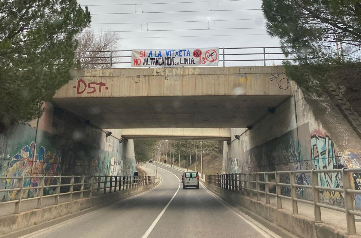 txacko's tweet photo. LA VITXETA I L’ESCOLA PÚBLICA NO ES TOCA‼️
Prou de retallar línies a l’escola pública i deixar a la concertada fer el que vulguii‼️
@Esquerra_ERC @educaciocat tan defensar l’escola pública de portes cap a fora, però de portes cap a dintre protegint la concertada‼️ @SOSLaVitxeta https://t.co/zDNeXJDejB