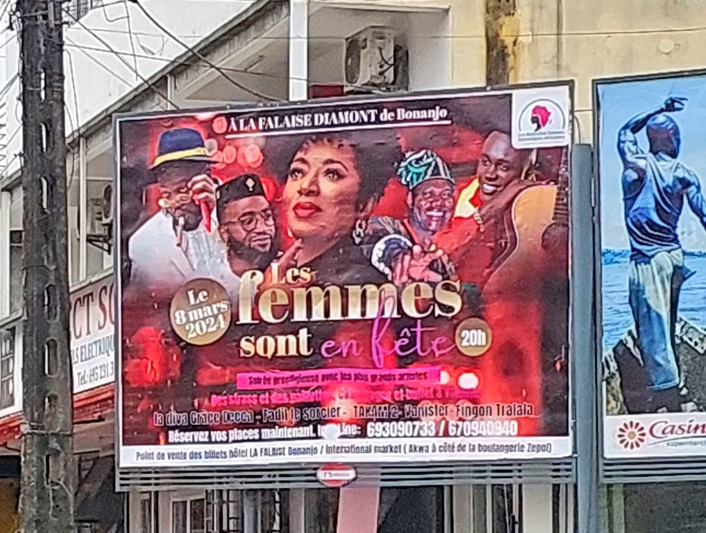 aristidemabatto's tweet photo. Ça ne pouvait pas manquer.
#8mars, jour de fête, au Cameroun.
Ça vaut bien un concert de bruits mélodieux à #LaFalaise "DiamonT."
Visuel surchargé, illisible, imbuvable et signé (j'arrive pas à distinguer).
#SniperDePub https://t.co/cr7kBaf1jK