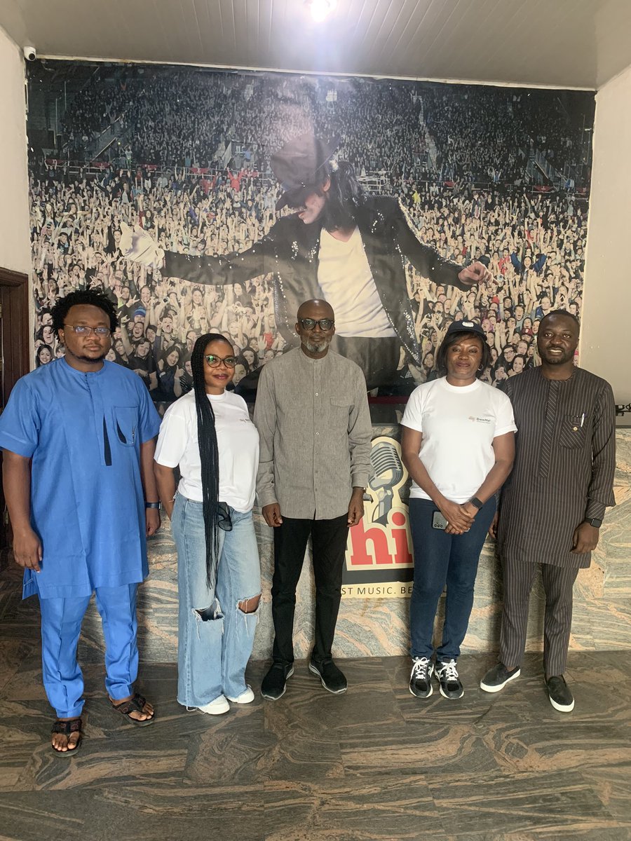 HitFMCalabar's tweet photo. Our friends from #democracynetwork visited the Hit Nation earlier today to share the importance of their movement #Register18
If you just turned 18 years, it’s important to register to vote.
cc @mimieyo @thedukeoflife @ugbepatrick https://t.co/thtReWenh4