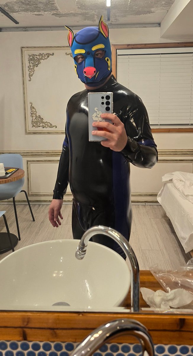 PUP_Skal's tweet photo. First-time rubber. 🐾🐶🐕 https://t.co/3VnEmONdKu