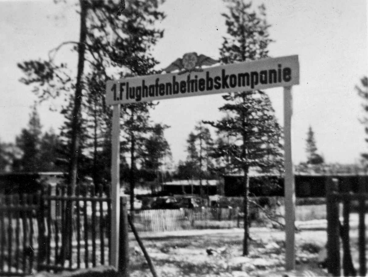 Rovaniemi airport during the Continuation War: kalevimikkonen27.blogspot.com/2017/07/rovani… #Rovaniemi #WW2 #airport #ContinuationWar