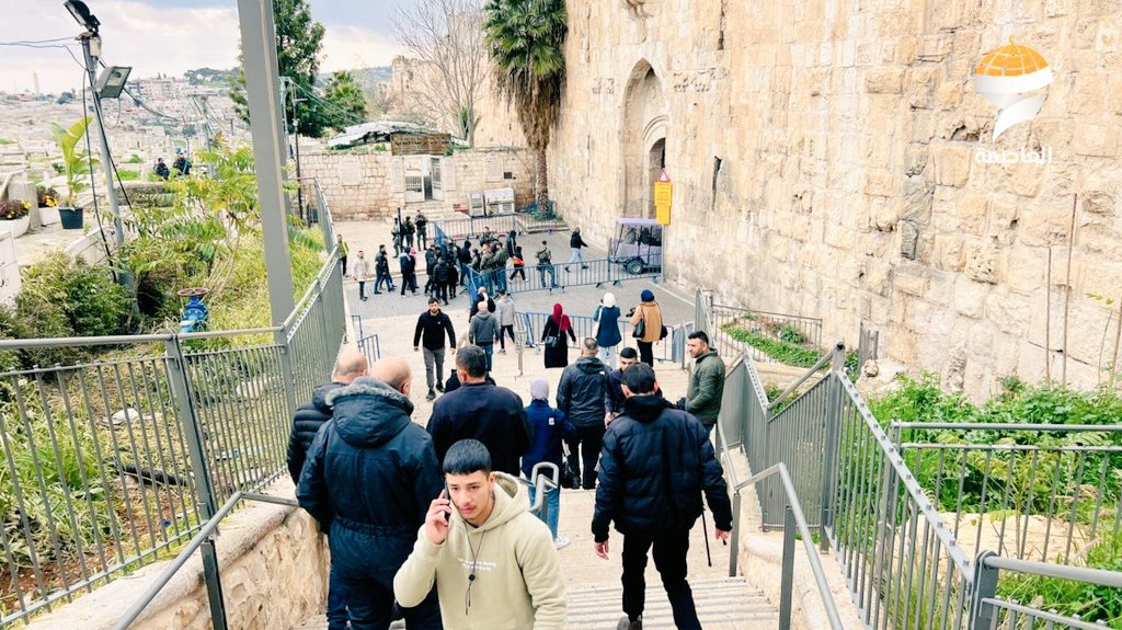 acil:
İşgal güçleri, işgal altındaki Kudüs'ün Eski Kenti çevresinde cuma namazı öncesi bariyerler kurdu
#kudus #KuduseSahipÇık