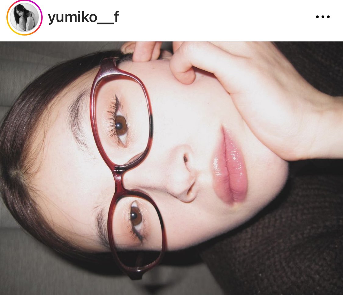 めちゃくちゃメガネの似合う美女を見つけてしまいました。