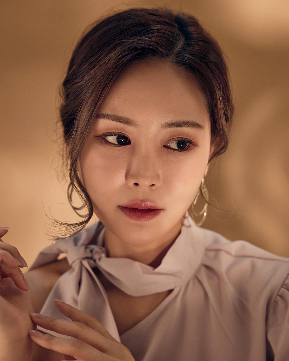 그런 의미에서 철학이란 일부의 지적 엘리트가 독점하고 있는 행위가 아니라, 말하자면 지극히 민주적인 행위, 지식의 서민에게도 열려 있는 자유로운 행위입니다.