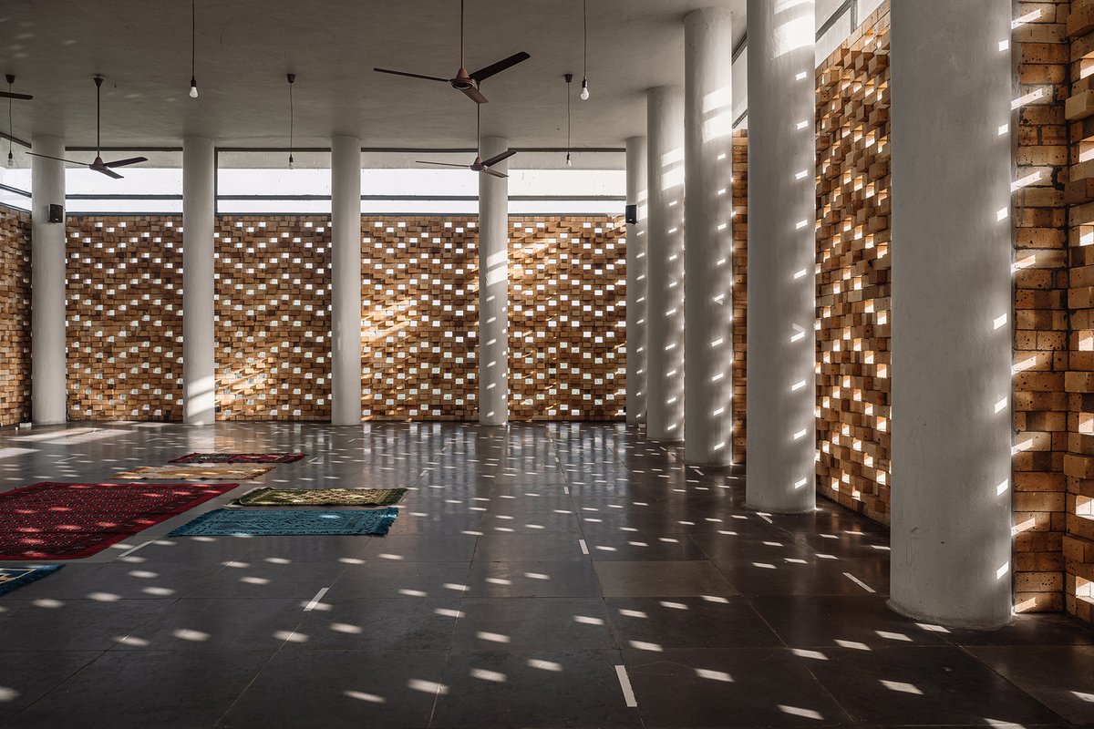 15 Projects in #India Using Traditional Jali Wall #Facades: Solution to Control Light, Temperature and Ventilation ow.ly/VqOz50QCAjv