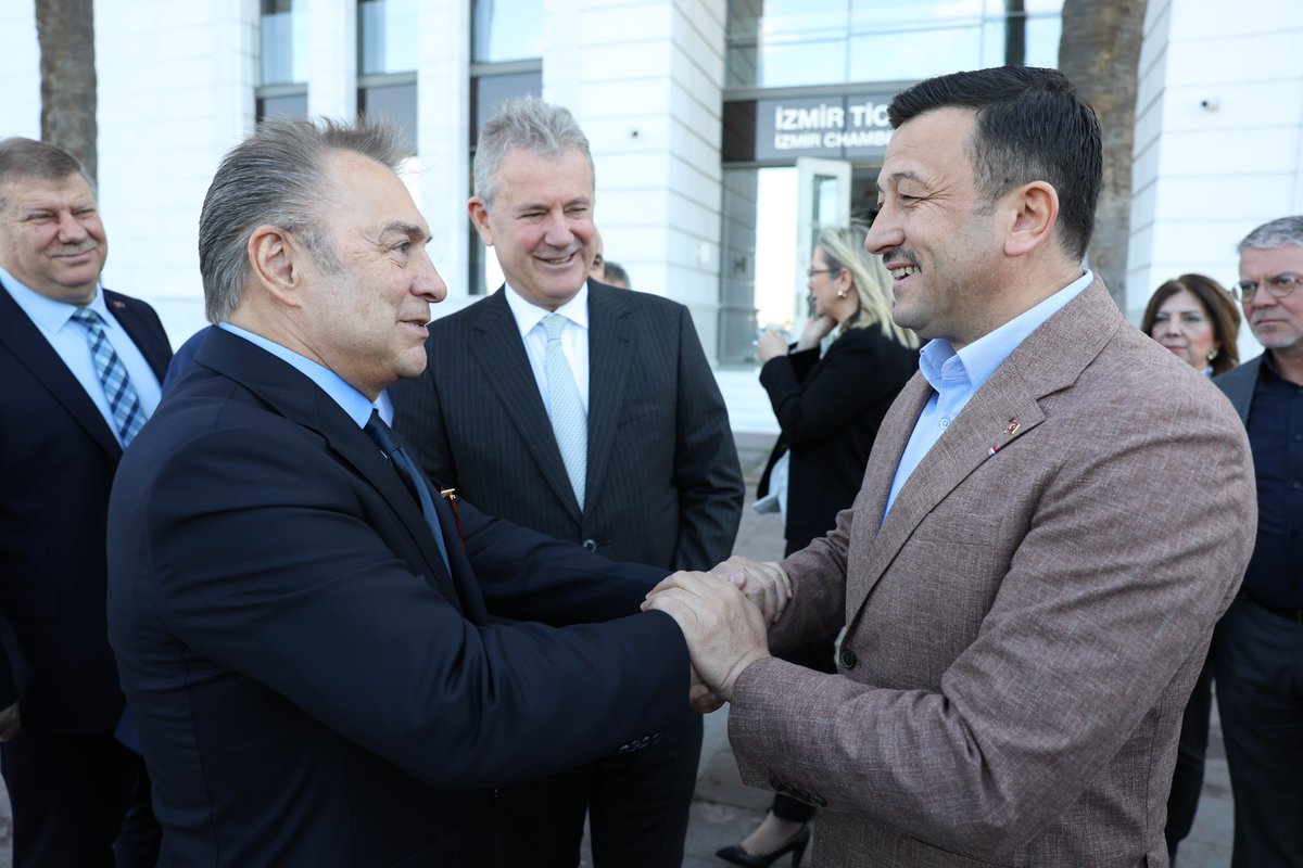 Şehrimiz ekonomisinin başlıca paydaşlarından İzmir Ticaret Odası’nı ziyaret ettik.

Her alanda kalkınmış Eşsiz İzmir için kollarımızı sıvadık 🙋🏻‍♂️

📍Konak, İzmir Ticaret Odası