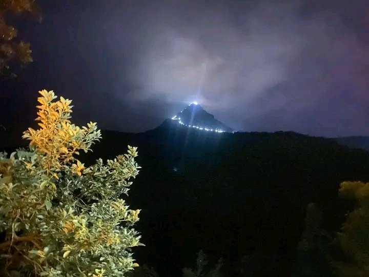 itz_abilashrio_'s tweet image. 𝐒𝐫𝐢 𝐏𝐚𝐝𝐚 | 𝐀𝐝𝐚𝐦❜𝐬 𝐏𝐞𝐚𝐤 😍🙏📷👣🌳🌷

#sripadayaseason2024
#ceylon
#instagood

Srilanka 🇱🇰 

ʟɪᴋᴇ ᴜs ᴛᴏ sᴇᴇ ʙᴇᴀᴜᴛɪғᴜʟ ᴘʟᴀᴄᴇs ɪɴ sʀɪ ʟᴀɴᴋᴀ🤟❤️‍🔥