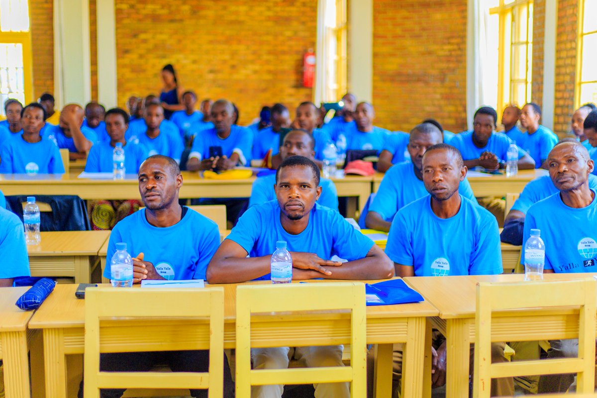yallayallagroup's tweet photo. 🚨Happening now🚨 in @HuyeDistrict : the closing ceremony of farmers trained by Yalla Yalla as ToTs! Thrilled to have Minister’s Envoy Dr. Karangwa Patrick DG in MINAGRI and other stakeholders present. Witnessing firsthand the impact of agricultural empowerment! #Agriculture. https://t.co/3JpVJRUkGQ