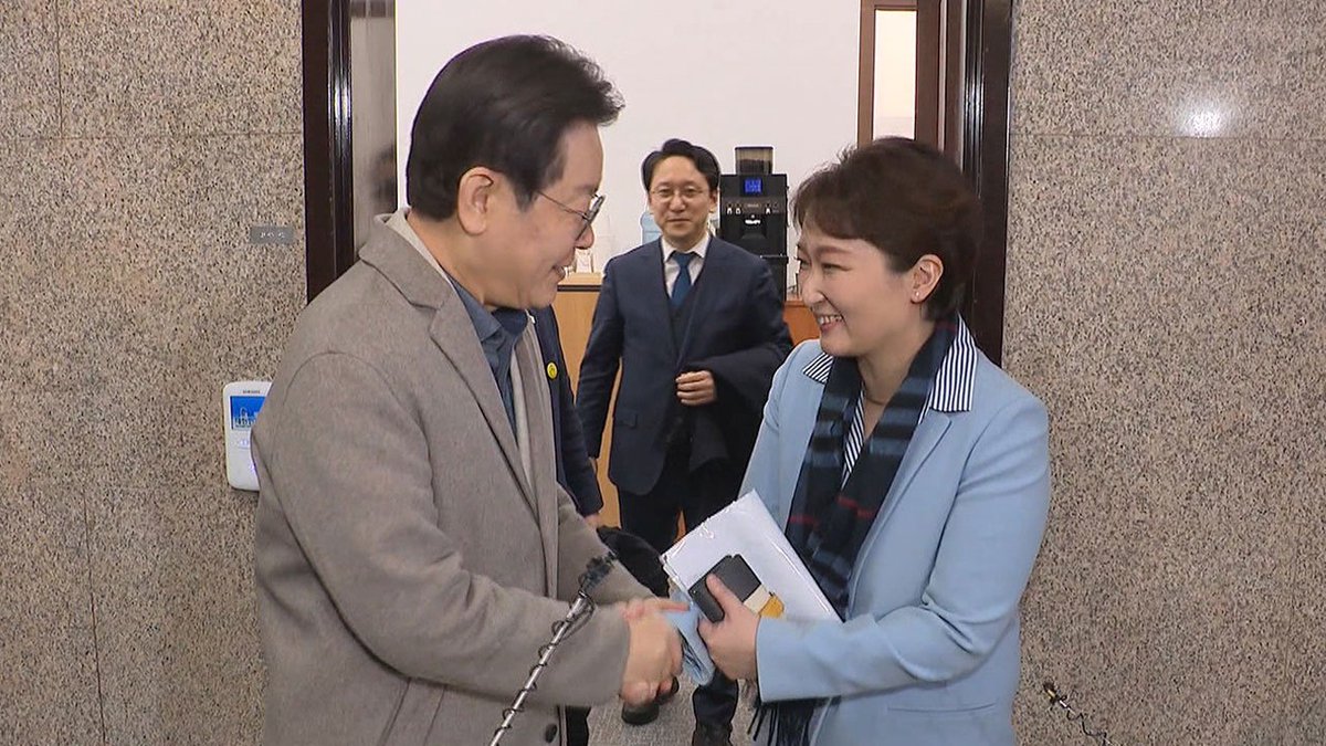 이언주 복당!! 환영합니다. 친문패거리들 부글부글....
imnews.imbc.com/news/2024/poli… 
"초심으로 다시 시작" 이언주, 민주당 복당‥이재명 "고향 돌아온 것 환영"