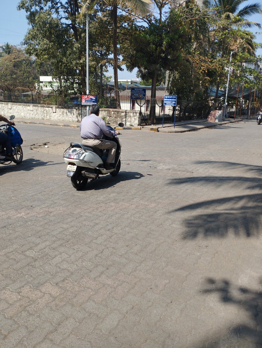 2014Sunny2009's tweet image. Rider without helmet at Sector-7 Antophill, Mumbai. Bike no. MH43AU8238. Please take necessary action. #mumbaiTafficPolice #MTPHereToHelp #MumbaiPolice #CPMumbaiPolice