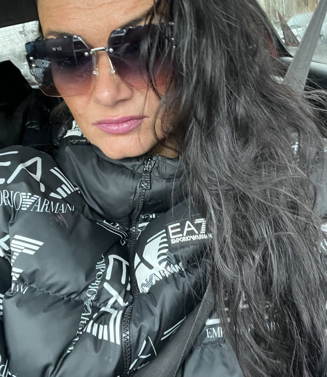 Zaneta199's tweet photo. @liamgallagher I love styling for u my luxurious FASHIONISTA FAMOUS LIAM @liamgallagher #TheBricks u would break any wall , wonderwall β¦#7 love u ! π u r didnt give me a rose πΉ i waited all life a rose of true love π https://t.co/QVPllJM1rP