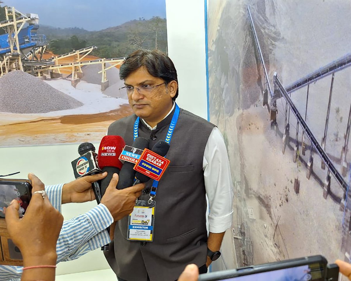 TKILindustries's tweet photo. Prasad Dange Business Head - Mineral and Aggregate Crushing Systems, thyssenkrupp Industries India Pvt. Ltd. addressing media at the 2nd Odisha Mining & International Expo 2024.
#OdishaInfrastructure #Odishamining #aggregatecrushing #germanengineering #generationtk #tkii https://t.co/BFYiH3LuSL