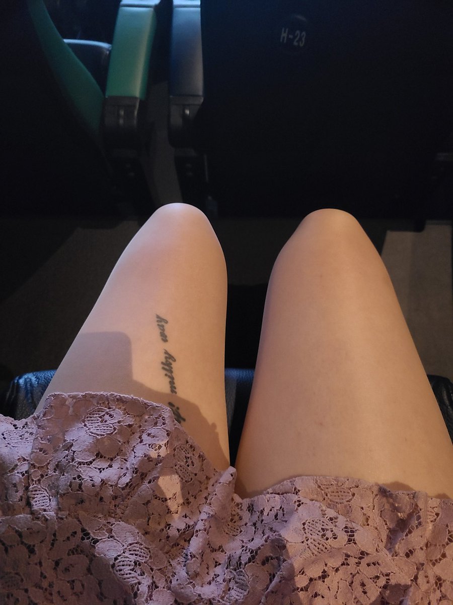 날씨 좋은 어떤 날...
나홀로 극장에서 영화만 본 날...

#cd #crossdressers #ladyboy #transgender #shemale #touch #女裝 #女裝子 #男の娘 #시디 #쉬멜 #트젠  #여장 #바이 #페티쉬 #마사지 #청주 #청주시디 #청주cd #다리