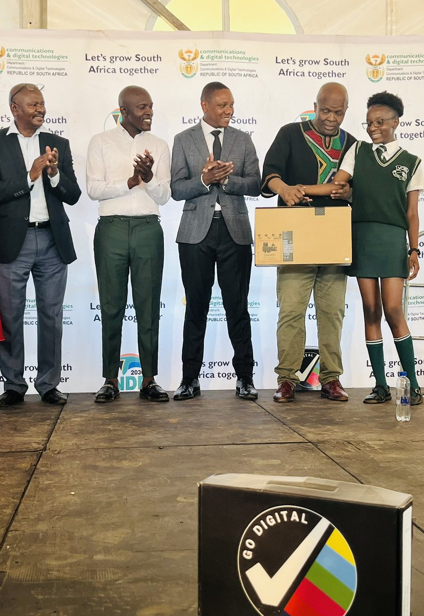 MondliGungubel_'s tweet photo. The #Cyberlabs at our #SmartSchools are fitted with laptops, robotic kits and a server among other tools. But we are grateful to Software AG for sponsoring laptops to the 5 top learners at Ramogabudi High.
@sitasocltd
@CommsZA
#SchoolsOfTheFuture https://t.co/ASoDDEmOs5
