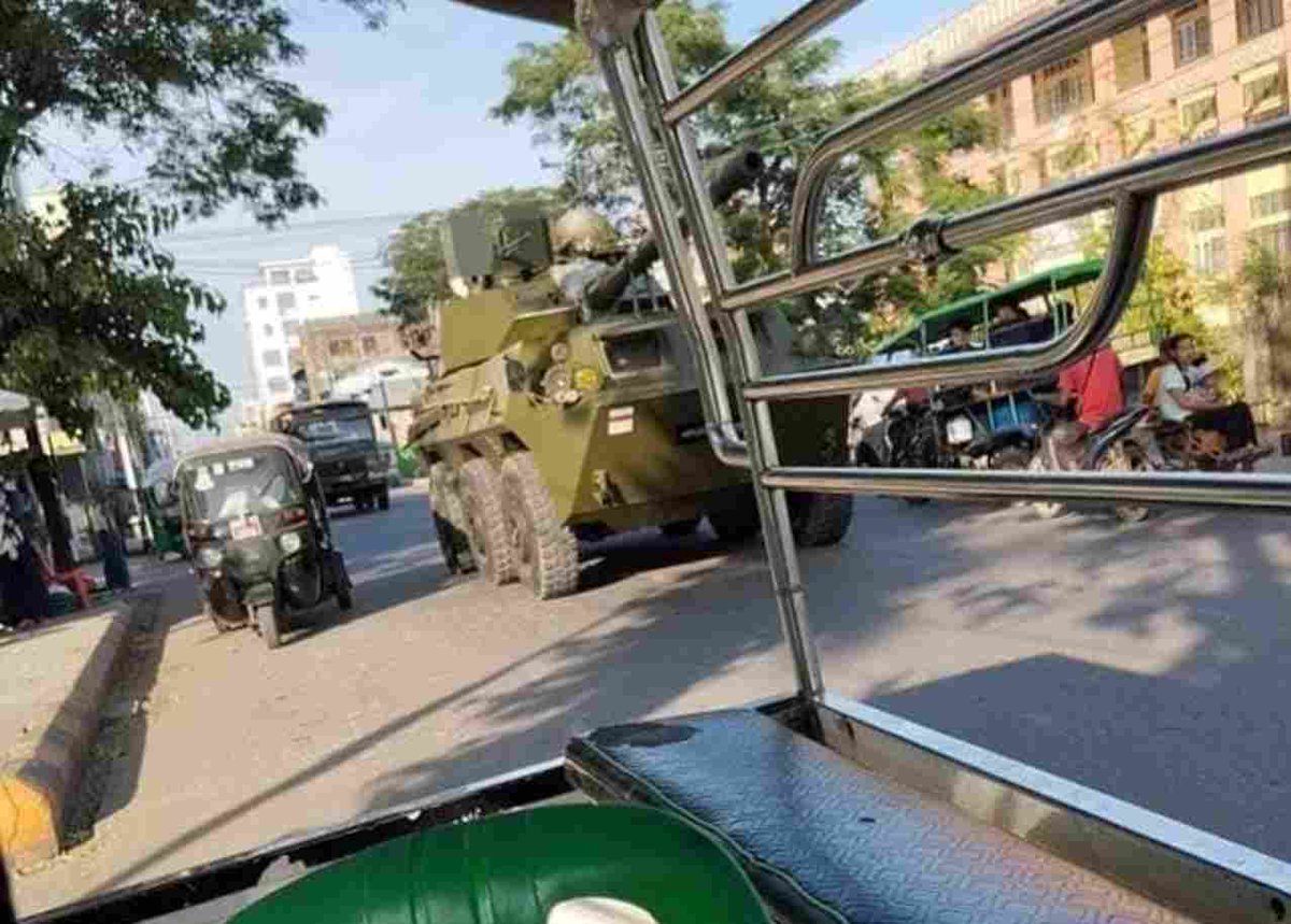 Khithitofficial's tweet photo. စစ်တွေမြို့တွင် AA က ထိုးစစ်ဆင်လာနိုင်သဖြင့် စစ်ဘက်နှင့်အရပ်ဘက် ဝန်ထမ်းများ ဂယောက်ဂယက်ဖြစ်နေ၊ စစ်ကောင်စီက အသက်စွန့် ခုခံရန် တိုက်တွန်း
Read more->https://t.co/ToZiN3UlyM https://t.co/KpyeFdJkzq