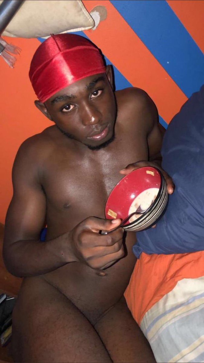 bouteillouxcha1's tweet photo. j'ai écouter l'album de tayc et dadju avant celui de weerenoi https://t.co/2G7lFQV1lj