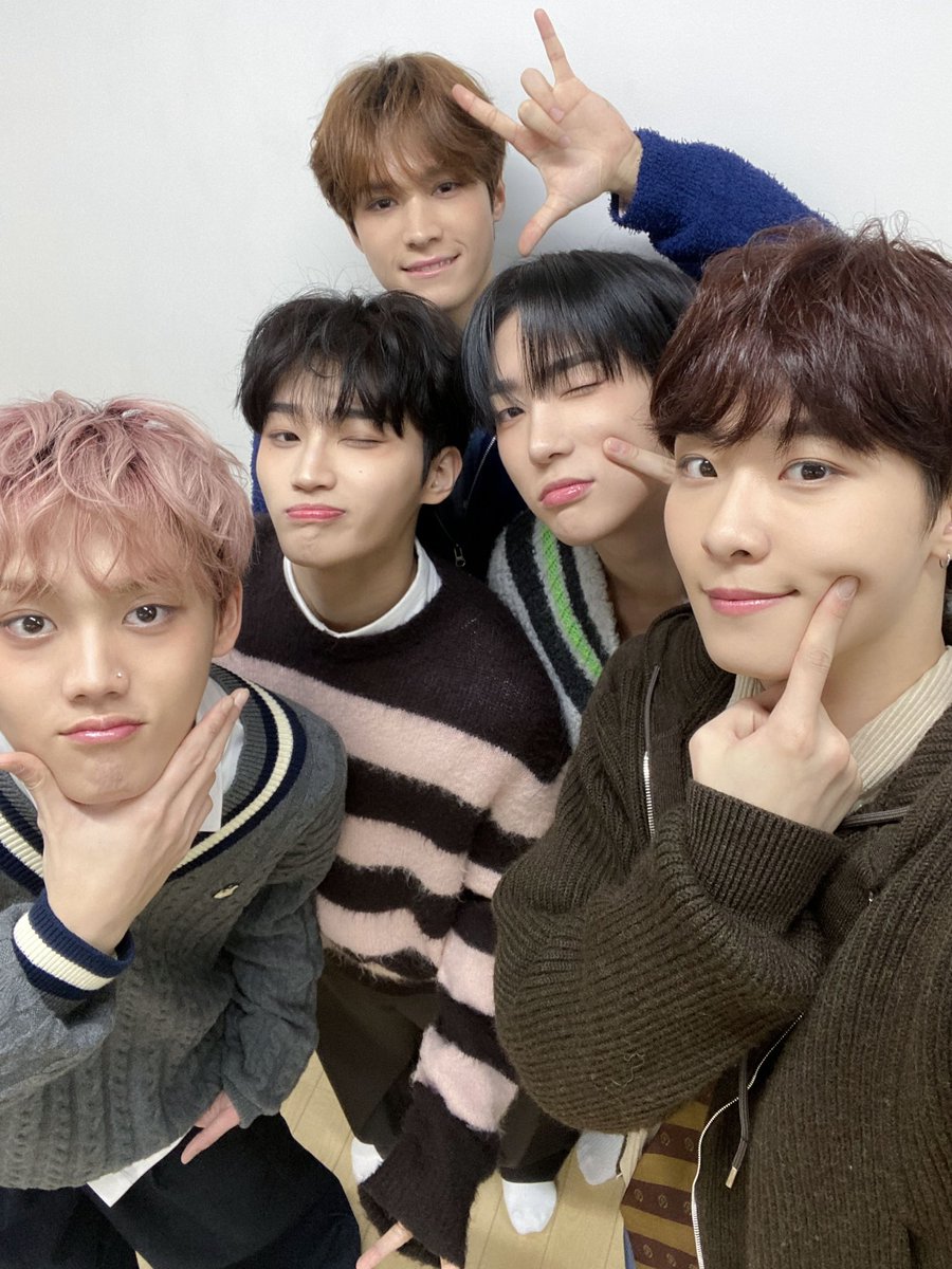 onepact_'s tweet photo. [💙_#원팩트]

일본에서 즐거운 시간 보내서 좋았습니다!!
맛있는 음식도 많이 먹고
좋은 추억 많이 만들었습니다😆
곧 있을 ZEPP때 다시 봐요~! 안녕🫶

#ONEPACT #원팩트 https://t.co/Nztns3vkeu