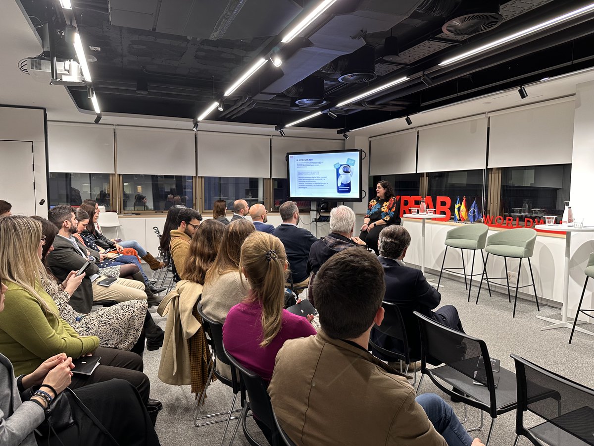 KreabEspana's tweet photo. 🔴 Ayer nuestro equipo de #ComunicaciónDigital presentó el informe "El futuro digital: Tendencias y retos para 2024" en su #KreabDigitalBeers. Durante el evento, pudimos reflexionar sobre los avances de la #IA y las novedades en redes sociales.

¡Gracias a todos los asistentes! https://t.co/7dPtyK4jdD