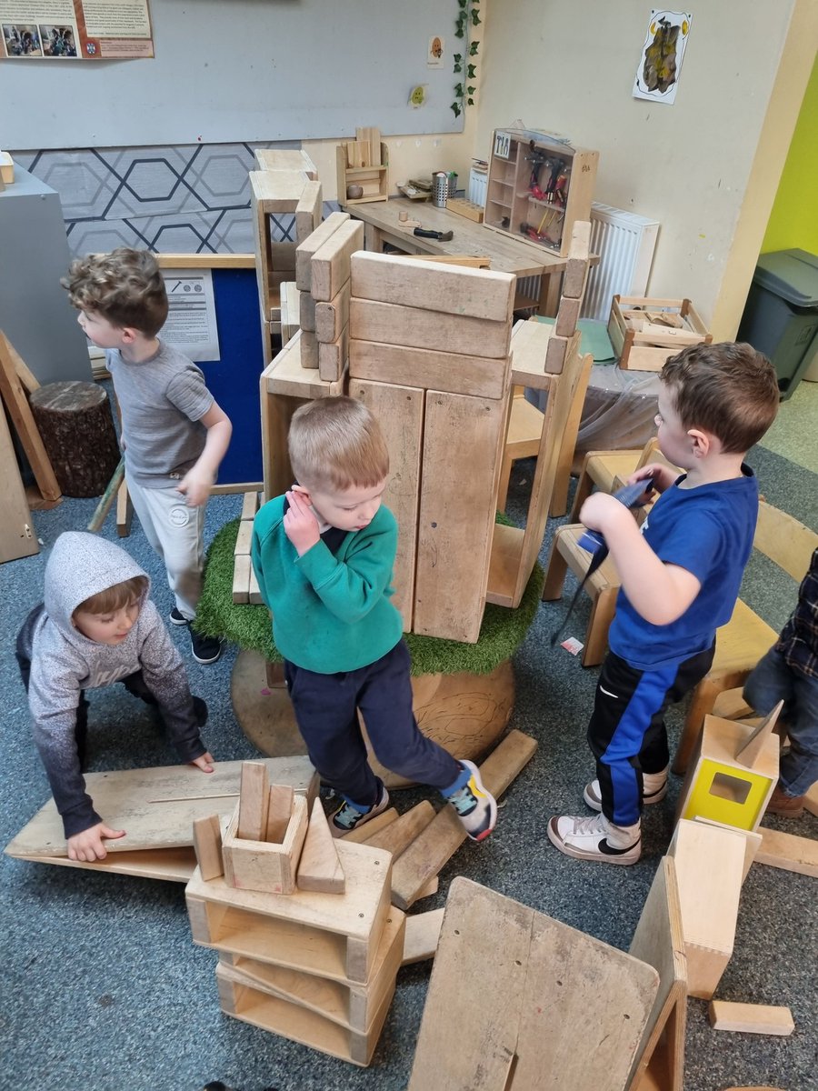 antonineps_nurs's tweet photo. Busy Builders. Look at this fabulous creation!
J" It's 10 Hundred tall"
O" we use the tape to measure"
R" It has numbers on it"
#antostem #antotech #antomaths https://t.co/VpE4AEn3CM