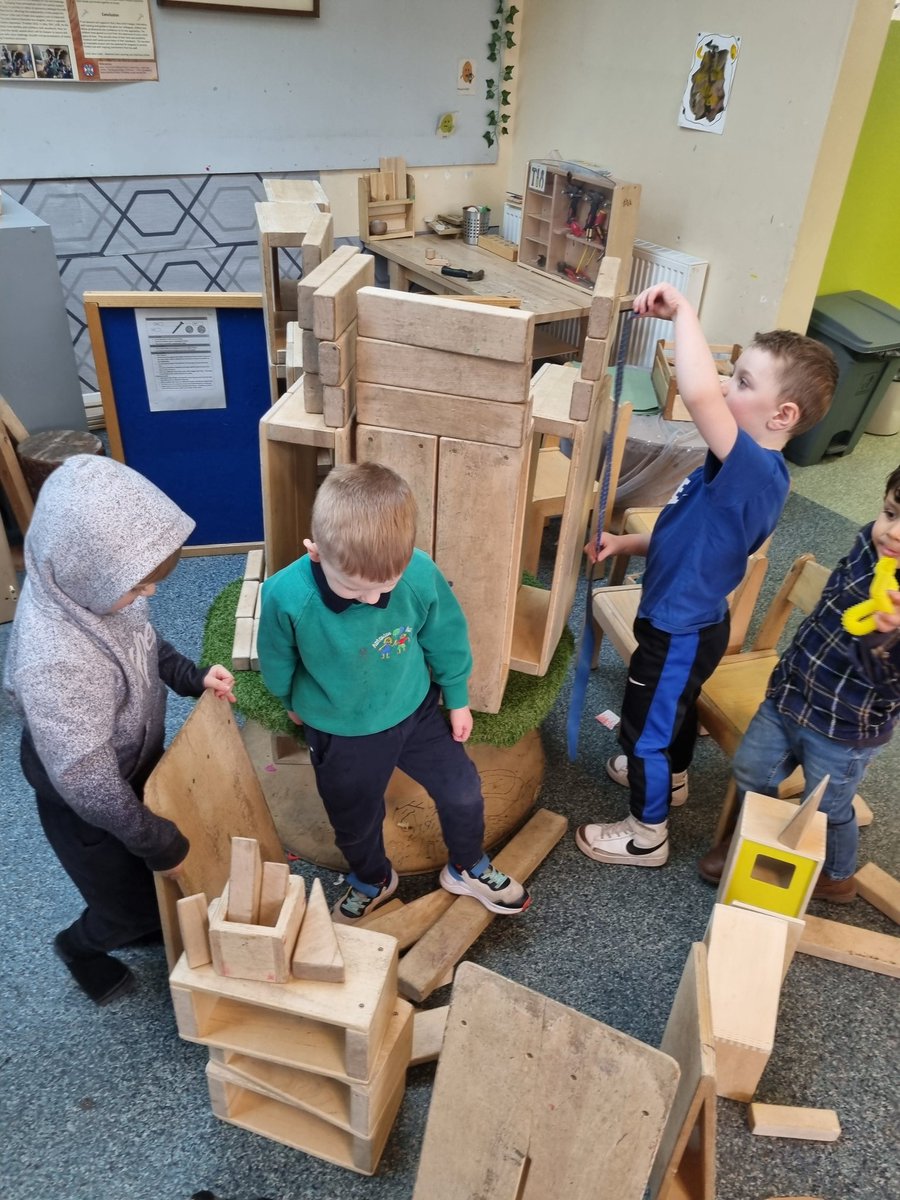 antonineps_nurs's tweet photo. Busy Builders. Look at this fabulous creation!
J" It's 10 Hundred tall"
O" we use the tape to measure"
R" It has numbers on it"
#antostem #antotech #antomaths https://t.co/VpE4AEn3CM