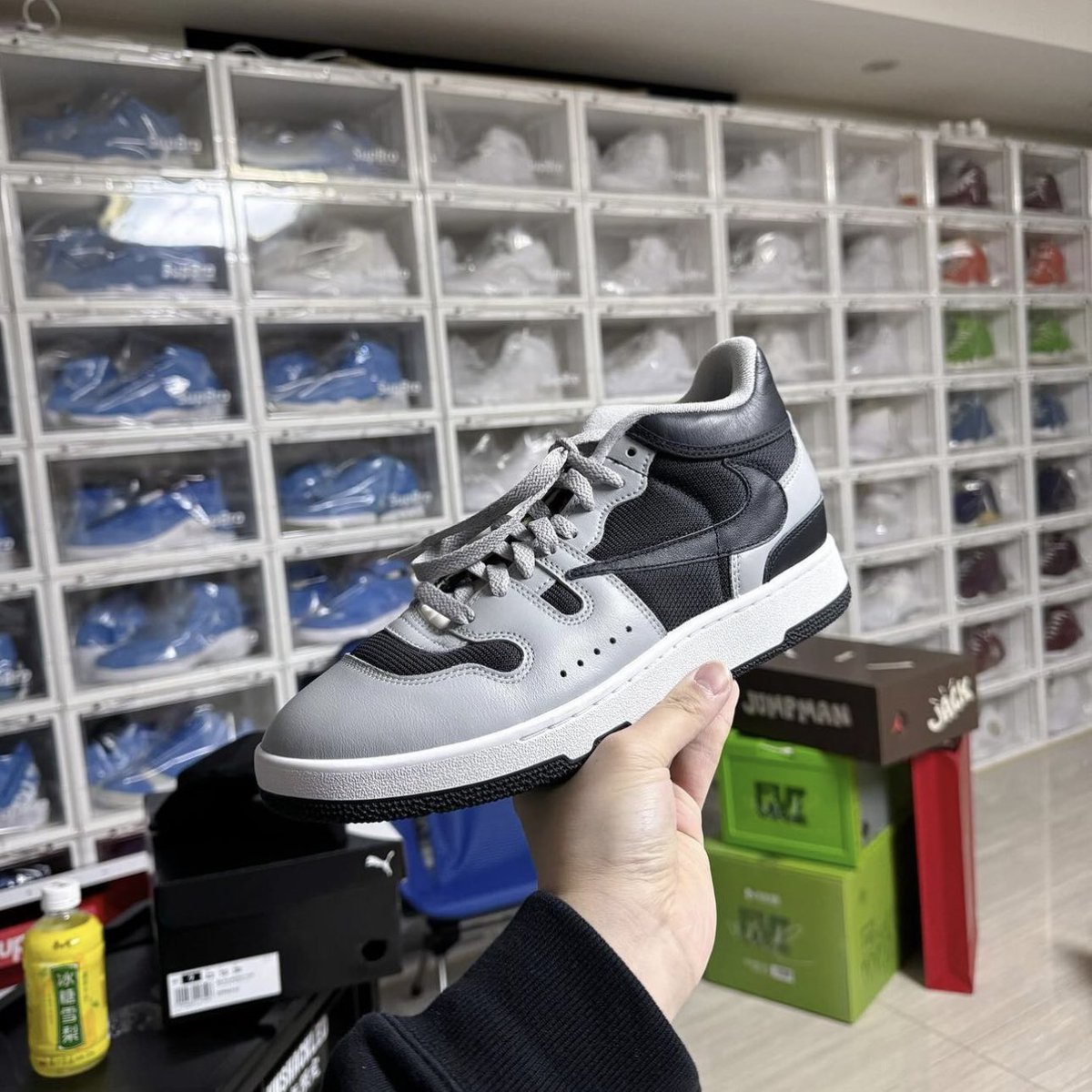 tengusneaker's tweet photo. トラヴィス × ナイキ アタックのサンプル？

📸：carterwangchina

#travisscott #nike #nikeattack https://t.co/dscdlhJzks