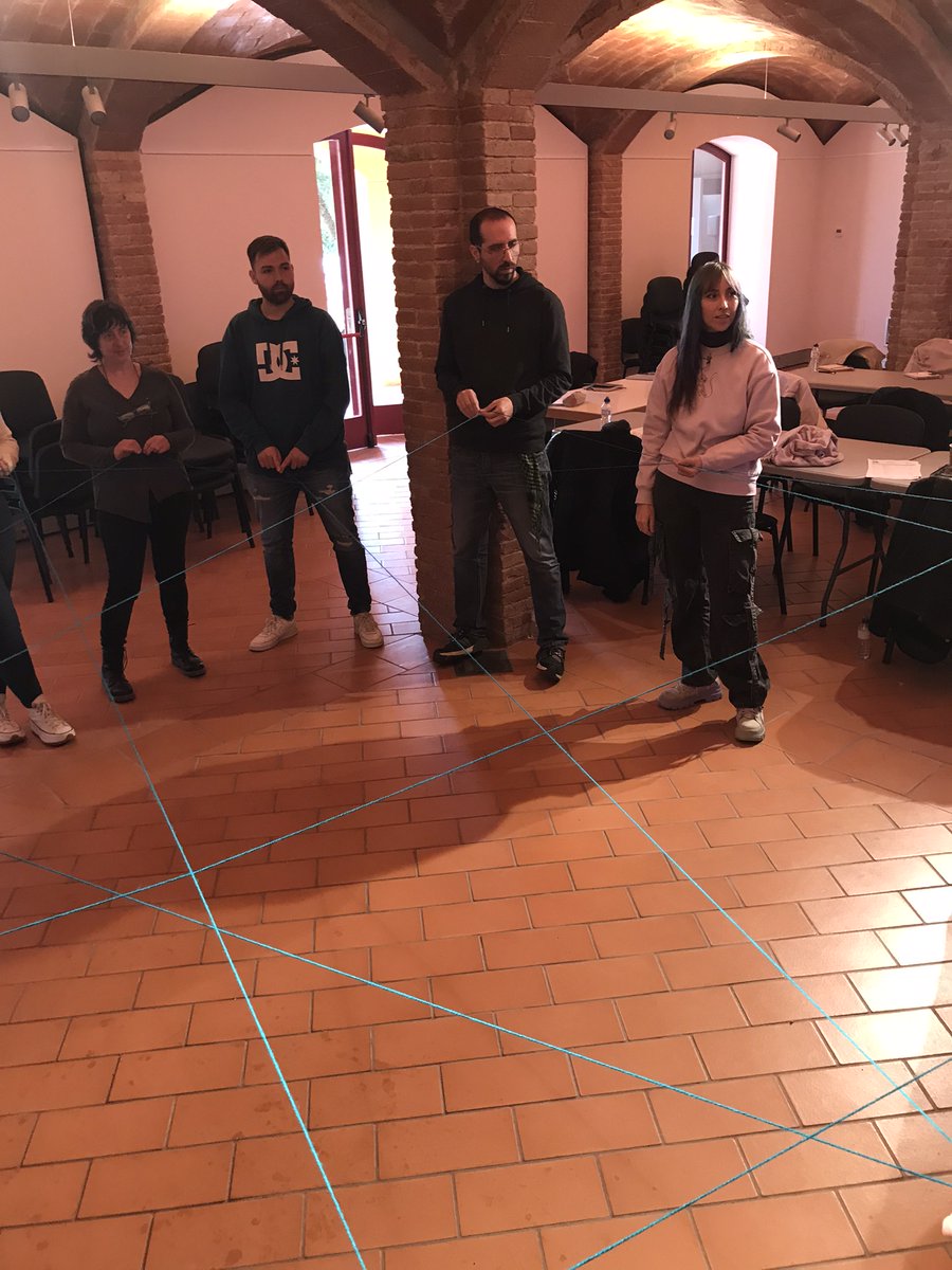 SCJoveBaix's tweet photo. Ahir vam gaudir de les activitats de #FemTec de @joventutdiba per connectar amb la presència, escolta activa i l'autoconeixement.
Gràcies @ajuntamentsesrovires per la gran acollida, a la Rosa per la bona dinamització, i a les participants per la bona predisposició! https://t.co/bE118kBCls