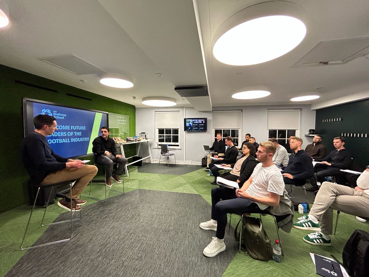 It was fantastic to be joined by Chelsea assistant Head Coach Jesus Perez on our Football Psychology, Emotional Intelligence and Leadership programme. Sharing his valuable experiences in elite football with our members. 🤝 businessschool.thepfa.com