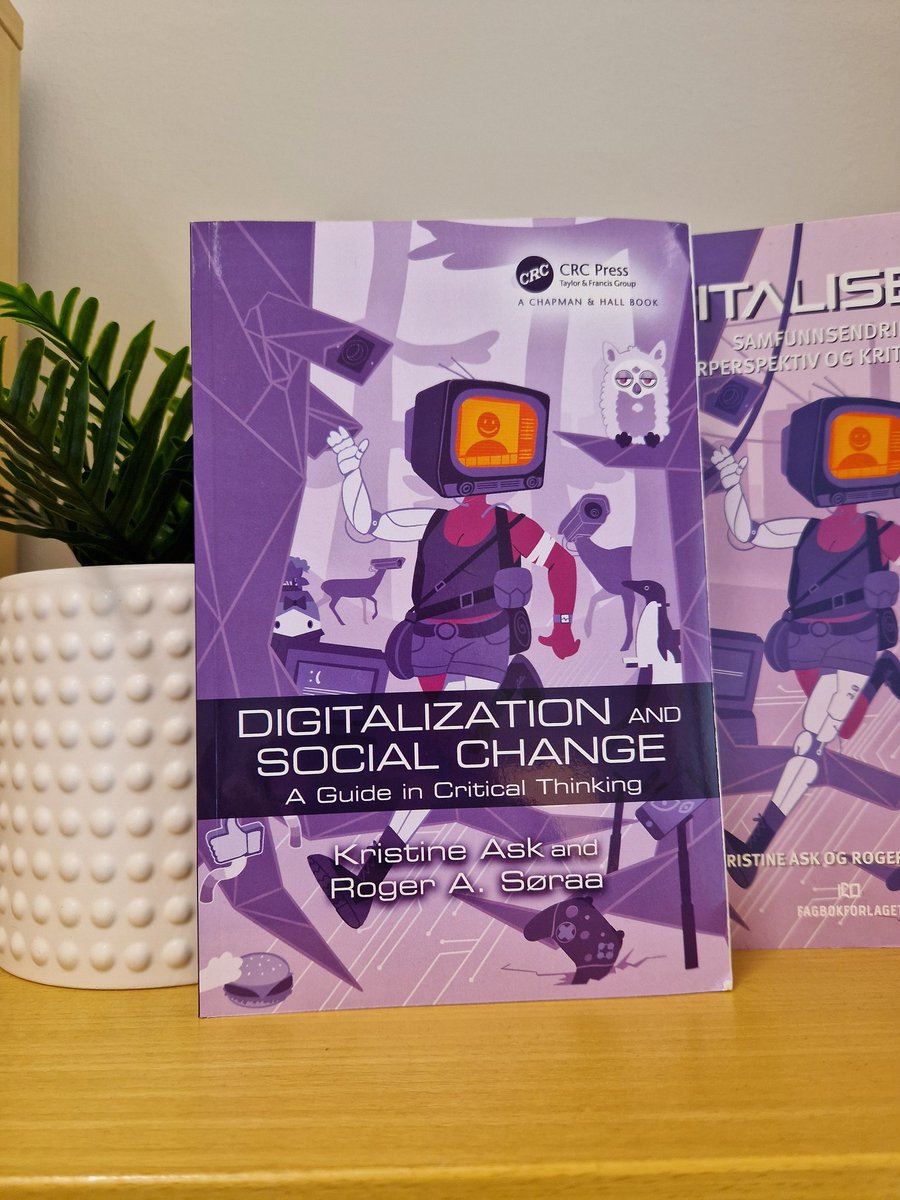 kristineask's tweet photo. Finally got to hold a physical copy of our English version of "Digitalization and social change: A guide in critical thinking". Feeling proud! @RogerSoraa https://t.co/UTPCaIM9wW