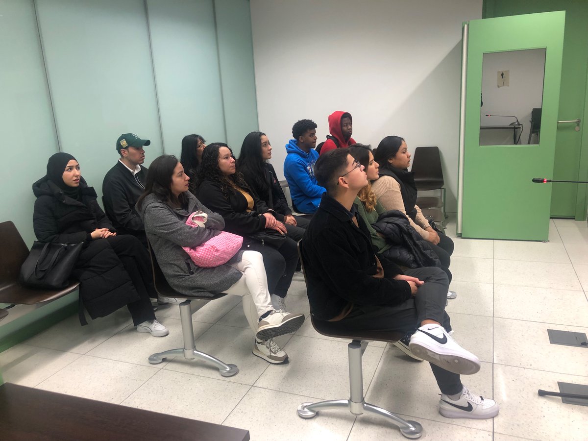 iesteveterradas's tweet photo. 👩⚖️👨⚖️
⚖️ La Ciutat de la Justícia
📓 Documentació Jurídica
💪 @justiciacat
📌 Barcelona
#FP #JOAP #DAS1 https://t.co/eyrskhDFTU