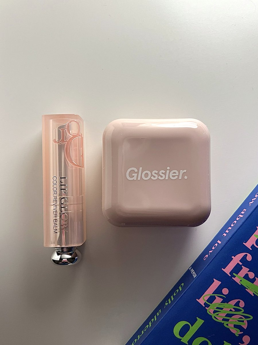 wonuscene's tweet image. g l o s s i e r .