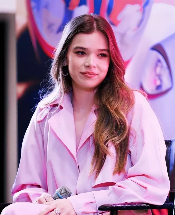 haileeslove tweet media