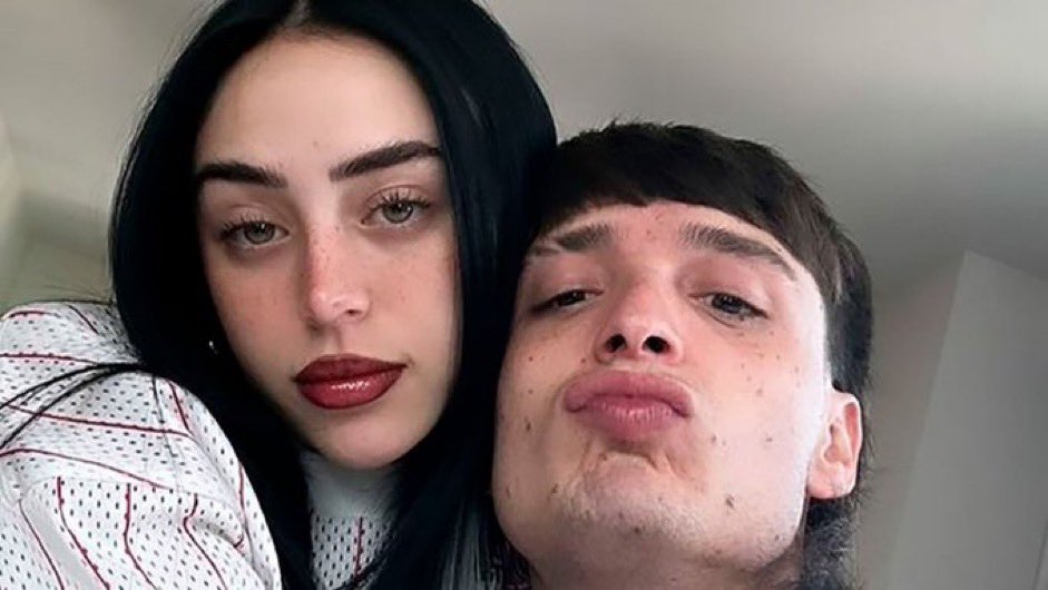 🚨NICKI NICOLE ROMPIÓ EL SILENCIO🚨

"Es cierto que Peso Pluma me engañó, me fue infiel. Pero no por eso me siento avergonzada.
Vergüenza me daría ser de Archidona.”