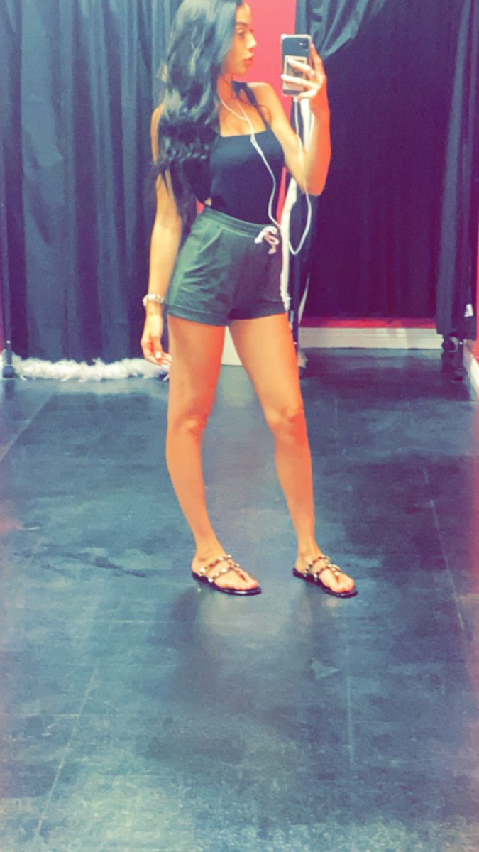 She Got The Keys To The Boutique She Don’t Do 9-5s🎶
#BaddiesEast #BaddiesWest #BaddiesEastReunion #baddie #fypviraltwitter