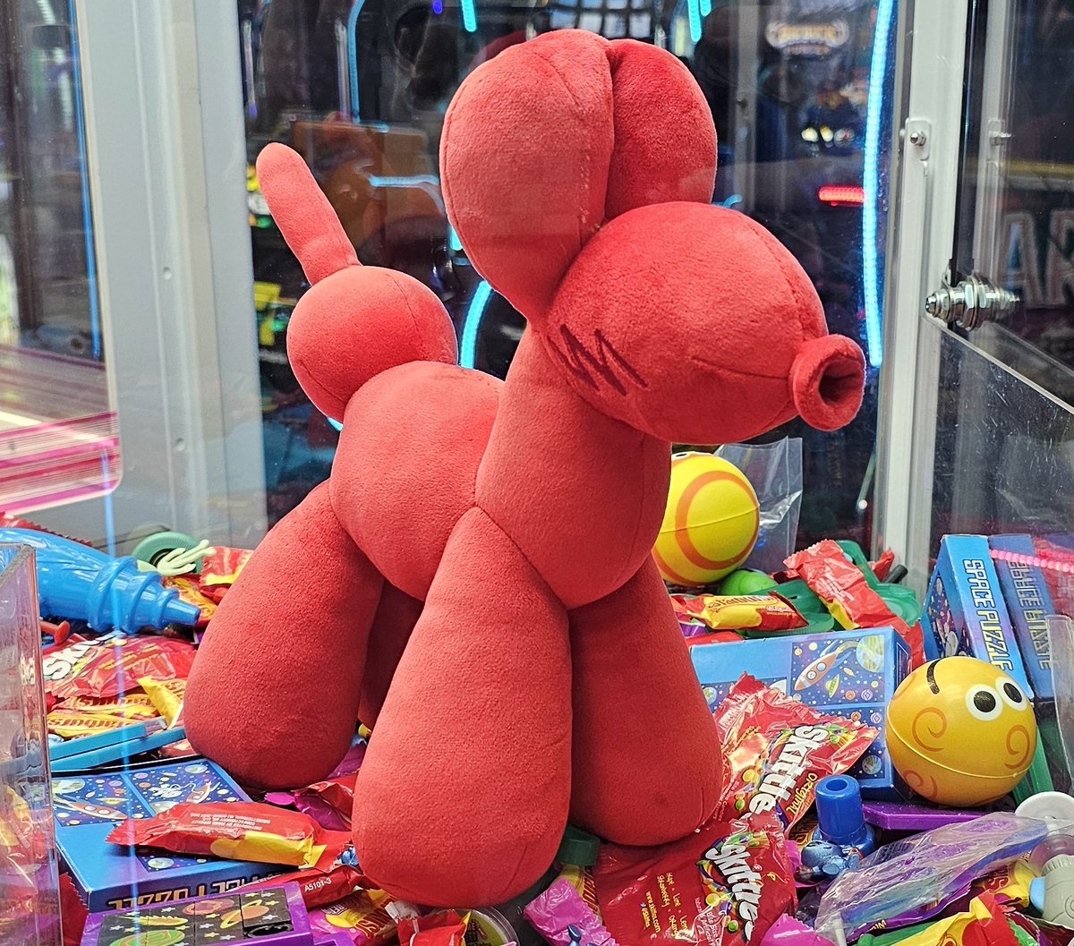 if any super cool people wanna support my current kick start er, I'd be so grateful 🥺 You'll get a super cuddly and cute balloon dog plush in return. 💕💕💕