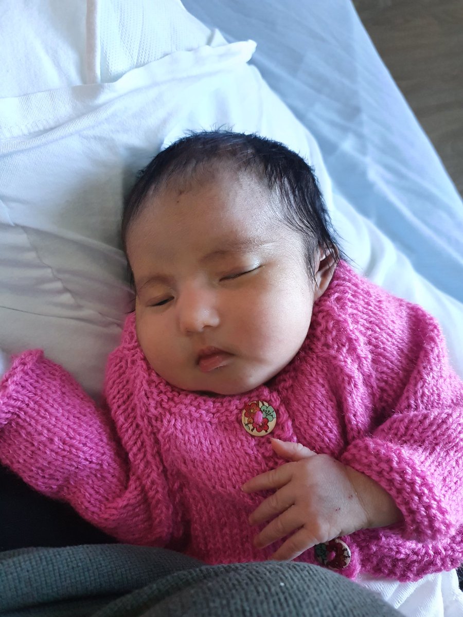 ezzahnor's tweet photo. First time parents memang excited nak beli macam2 untuk newborn.

I pun sama 😩

Last2 banyak yang tak guna hahaha.

Meh i share list barang baby yang tak perlu beli utk elakkan pembaziran.. https://t.co/qFafTtjrdy