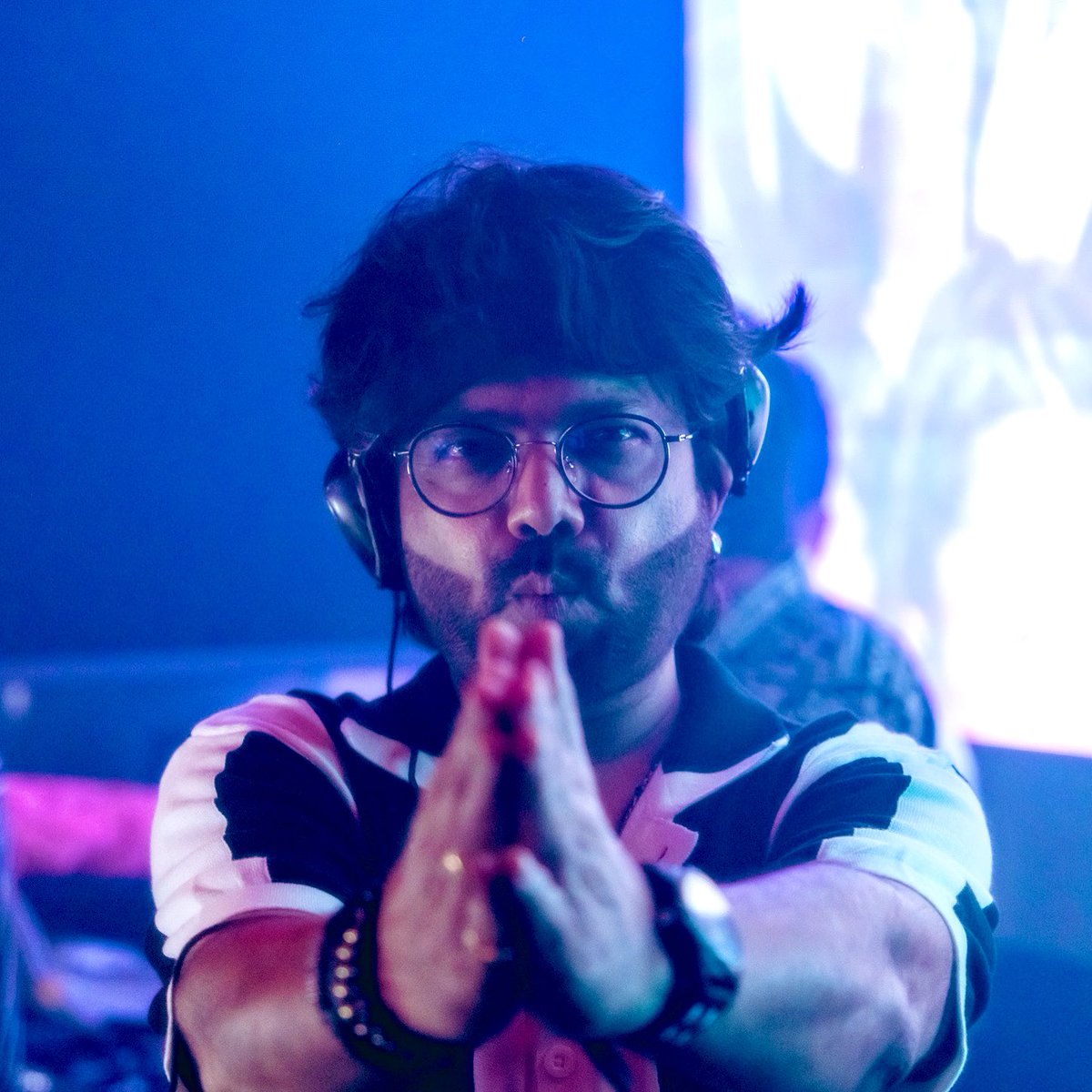 djamitsaxena's tweet photo. 𝐓𝐢𝐦𝐞 𝐌𝐨𝐯𝐞𝐬 𝐈𝐧 𝐎𝐧𝐞 𝐃𝐢𝐫𝐞𝐜𝐭𝐢𝐨𝐧, 𝐌𝐞𝐦𝐨𝐫𝐢𝐞𝐬 𝐈𝐧 𝐓𝐡𝐞 𝐎𝐭𝐡𝐞𝐫! 😊 #teribaatonmeinaisauljhajiya #justlikethat #memories #selfie #selflove #djamitsaxena #iamamitsaxena #djamit #amitsaxena #life https://t.co/GdohCdEtCb