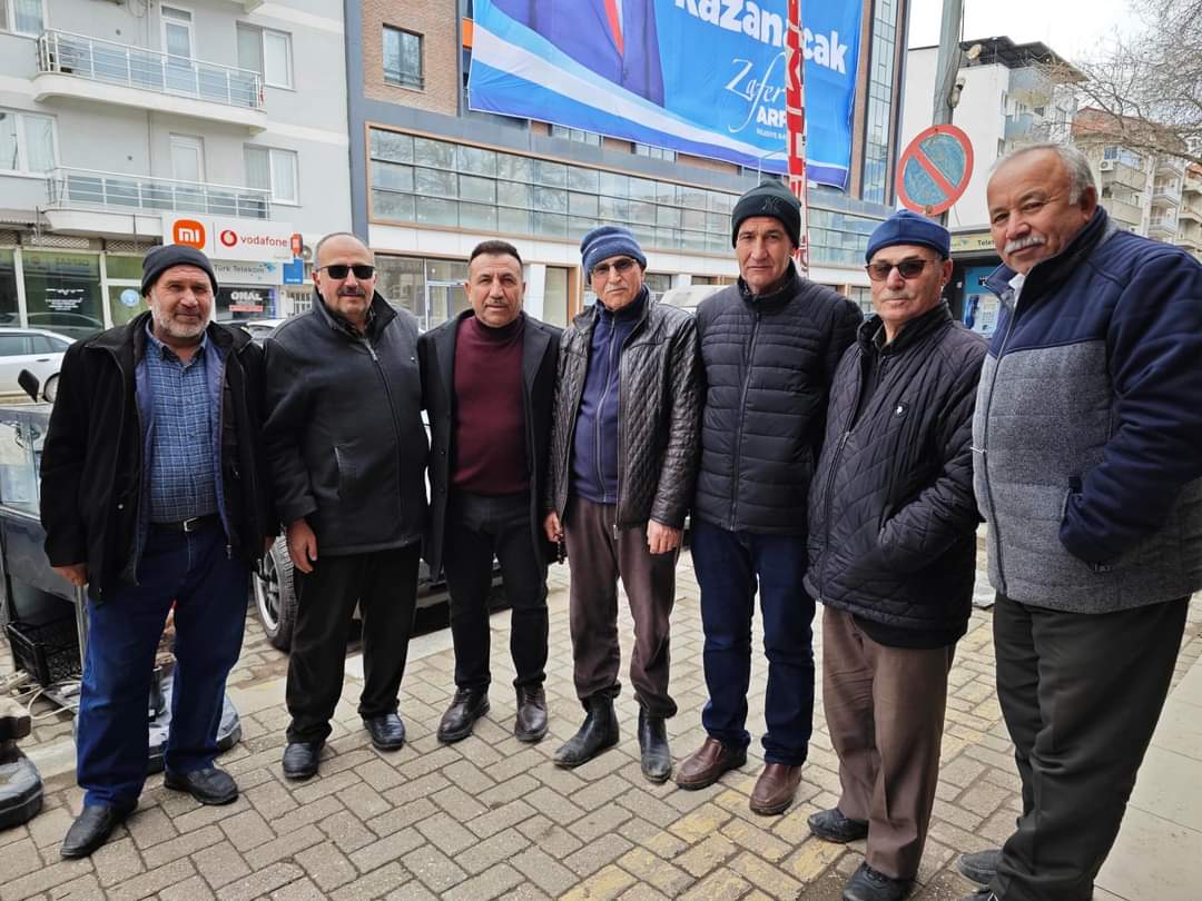 Akpartibanaz's tweet photo. İlçe Başkanımız @muraterdogan_64 Banaz Belediye Başkan Adayımız Sn.@CevizciMehmet64  ve Teşkilatımızla birlikte,değerli ilçe sakinlerimizle hasbihal edip esnaflarımıza hayırlı işler bol kazançlar dileyip desteklerini istedik.
Girilmedik gönül sıkılmadık el bırakmayacağız.@Akparti https://t.co/TbhAIW1mSr