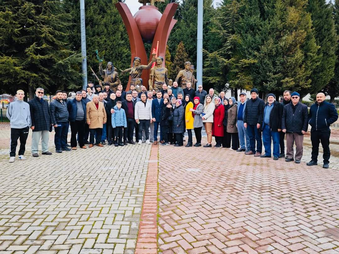 Akpartibanaz's tweet photo. İlçe Başkanımız @muraterdogan_64 Banaz Belediye Başkan Adayımız Sn.@CevizciMehmet64  ve Teşkilatımızla birlikte,değerli ilçe sakinlerimizle hasbihal edip esnaflarımıza hayırlı işler bol kazançlar dileyip desteklerini istedik.
Girilmedik gönül sıkılmadık el bırakmayacağız.@Akparti https://t.co/TbhAIW1mSr