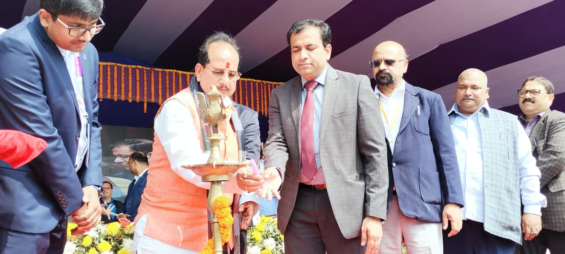 माननीय उप मुख्यमंत्री - सह - कृषि मंत्री श्री <a href="/VijayKrSinhaBih/">Vijay Kumar Sinha</a> जी द्वारा बागवानी महोत्सव 2024 का दीप प्रज्ज्वलित कर उद्घाटन किया गया। सचिव कृषि विभाग श्री @SAgarwal_IAS जी द्वारा माननीय मंत्री का स्वागत किया गया। <a href="/dralokghosh/">ALOK GHOSH</a> <a href="/abhitwittt/">Abhishek Kumar IFS</a> <a href="/HorticultureBih/">Directorate Of Horticulture, Deptt of Agri, Bihar</a> <a href="/AgriGoI/">Agriculture INDIA</a> <a href="/IPRD_Bihar/">elon musk</a>