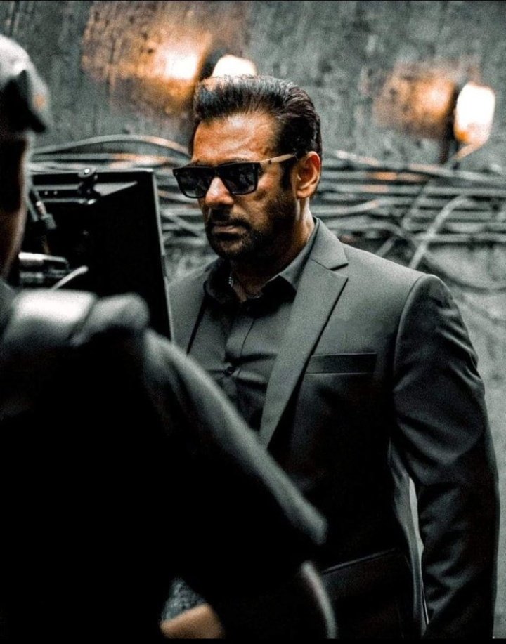 BeingShoaib12's tweet photo. Bass Dua Karo ad shoot na ho 

Movie announce shoot ho rahi ho 🔥💥💯 

Salman Khan 3.0 Loading..... https://t.co/F25DLAbZ6z