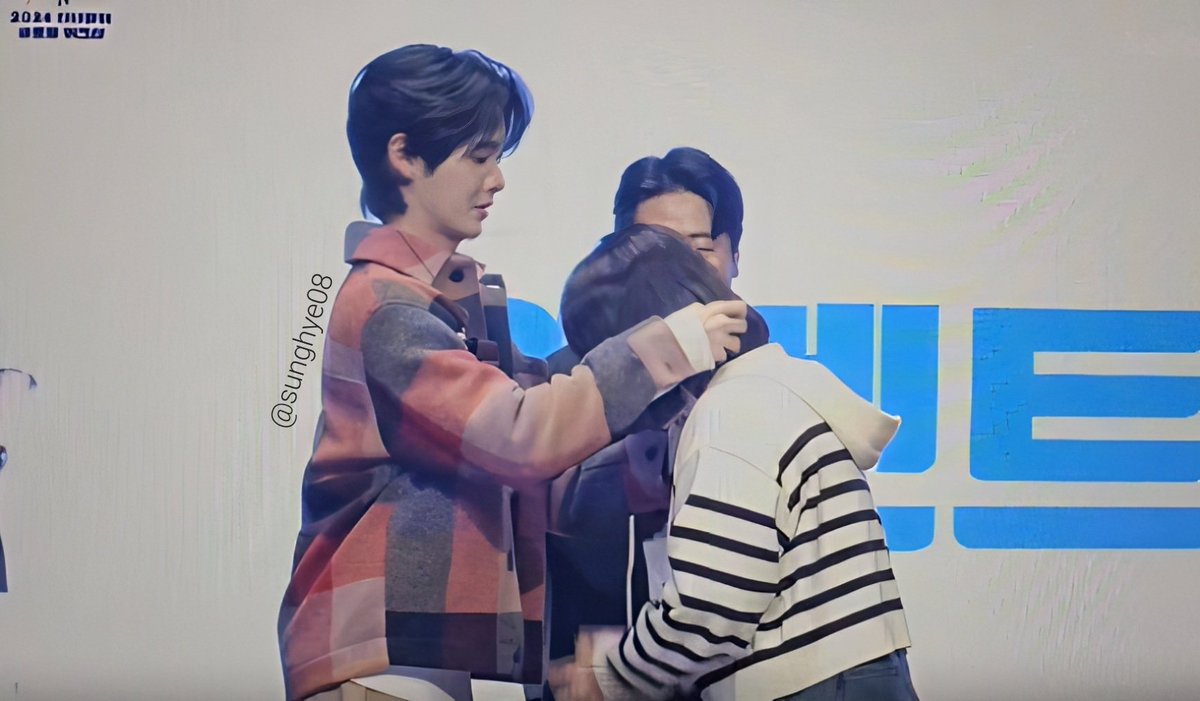 sunghye08's tweet photo. 아... 좀 더 차분하게 반응할껄...
그러기엔 너무 이쁜 쩸수ㅜㅜ
떨려서 기억도 안나지만 다시보니 또 감동ㅜㅜ
#globalworkshop
#TutorYim #NetJames
#Tutorkrp #mynameis_yim #netsiraphop #JamesSu
#MDLFMinKorea https://t.co/7Z6GdaPHdu