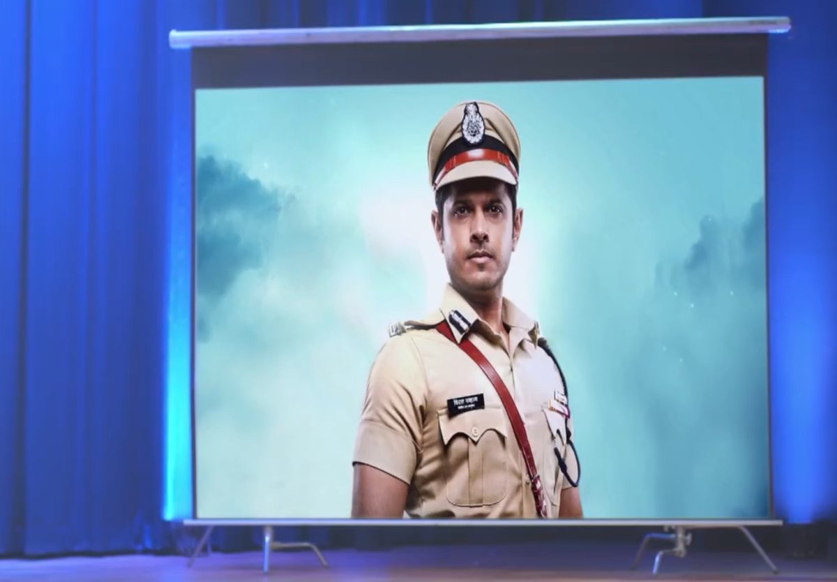 Lakshmi21471073's tweet photo. Abruptly ended his amazing adventurous life as valiant #Viratchavan!( Came across this in my FB page)
Now singing his praises in Gen 2? 
#Cockrow Ph! Hopeless you people are! 
#Neilbhatt https://t.co/3heIi37YvT