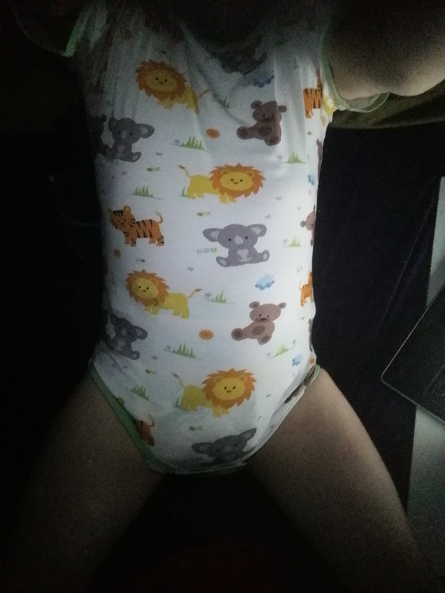 NewboyAbsl's tweet photo. First Time i try an abdl body for thé night.
I wish i did it sooner, it IS thé best way to have the entire night and more with a very wet diapers
#abdl #diaperboy https://t.co/RwL4CR0dd1